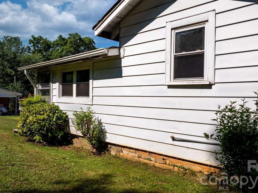 115 Brackett Street, Morganton, NC 28655.  MLS# CAR4394218, YatesRealty ID 32677. 