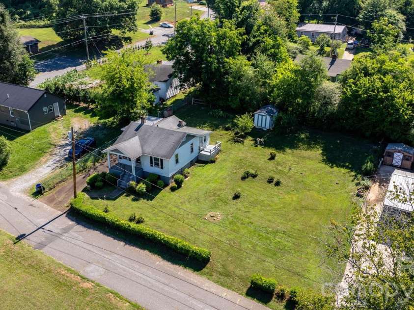 115 Brackett Street, Morganton, NC 28655.  MLS# CAR4394218, YatesRealty ID 32677. 