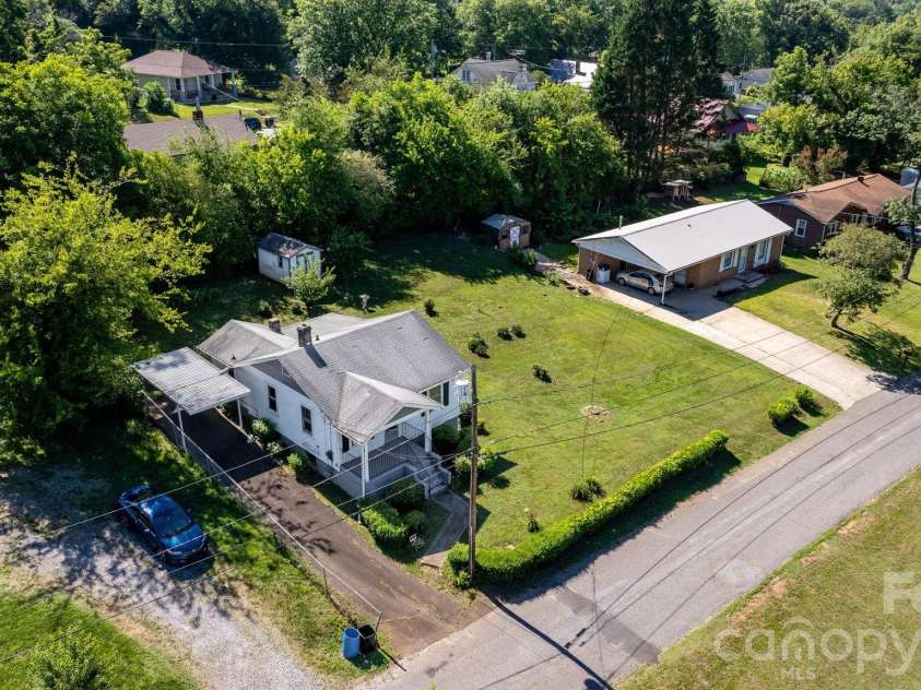 115 Brackett Street, Morganton, NC 28655.  MLS# CAR4394218, YatesRealty ID 32677. 