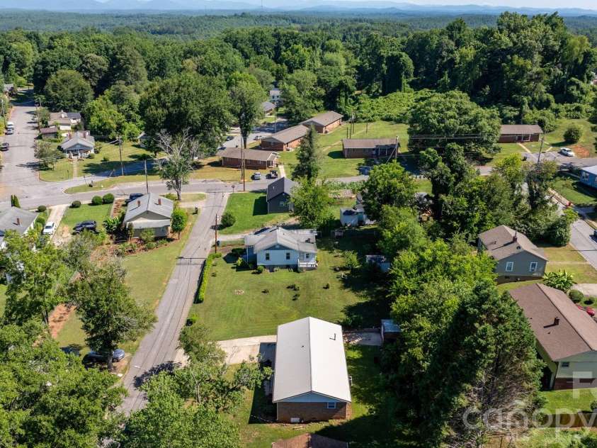 115 Brackett Street, Morganton, NC 28655.  MLS# CAR4394218, YatesRealty ID 32677. 