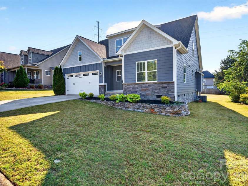415 Pendernale Drive, Moore, SC 29369.  MLS# CAR4383929, YatesRealty ID 32678. 