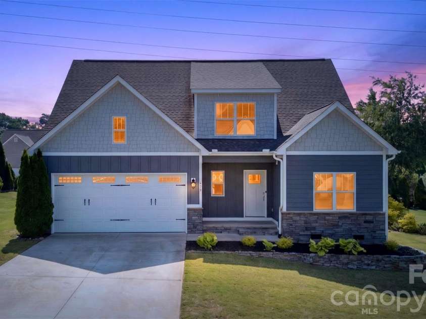 415 Pendernale Drive, Moore, SC 29369.  MLS# CAR4383929, YatesRealty ID 32678. 