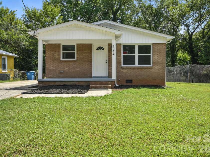 1214 Short Street, Salisbury, NC 28144.  MLS# CAR4286620, YatesRealty ID 3268. Front Yard