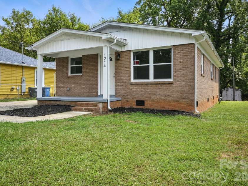1214 Short Street, Salisbury, NC 28144.  MLS# CAR4286620, YatesRealty ID 3268. Large Front yard