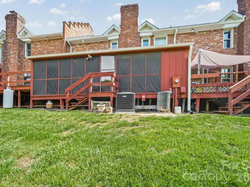 1160 Crestmont Drive, Concord, NC 28025.  MLS# CAR4357365, YatesRealty ID 32681. 