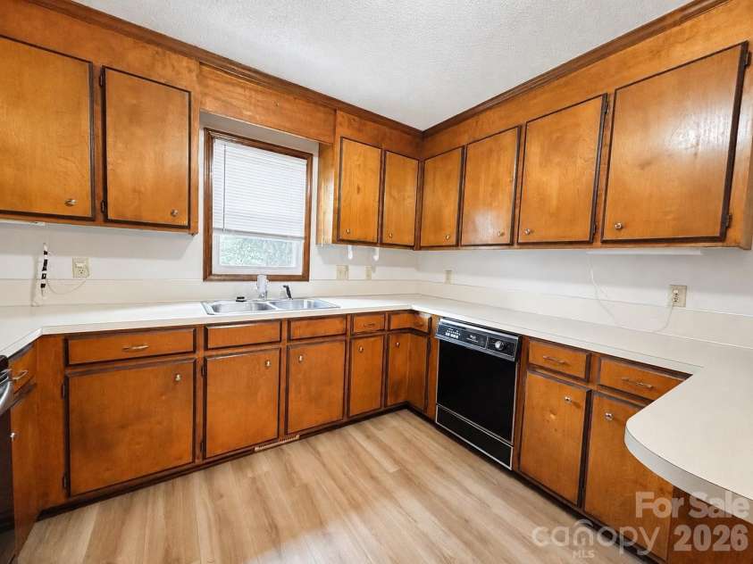 1160 Crestmont Drive, Concord, NC 28025.  MLS# CAR4357365, YatesRealty ID 32681. 