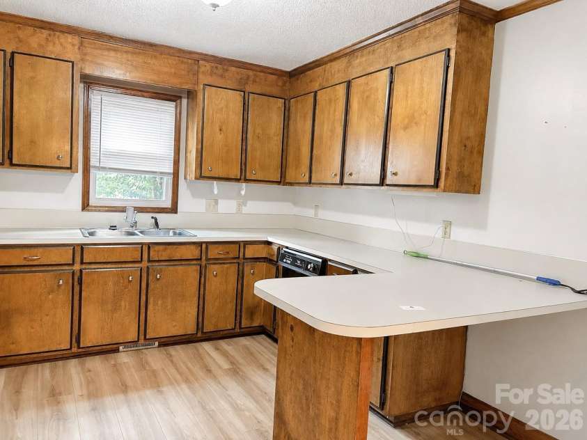 1160 Crestmont Drive, Concord, NC 28025.  MLS# CAR4357365, YatesRealty ID 32681. 