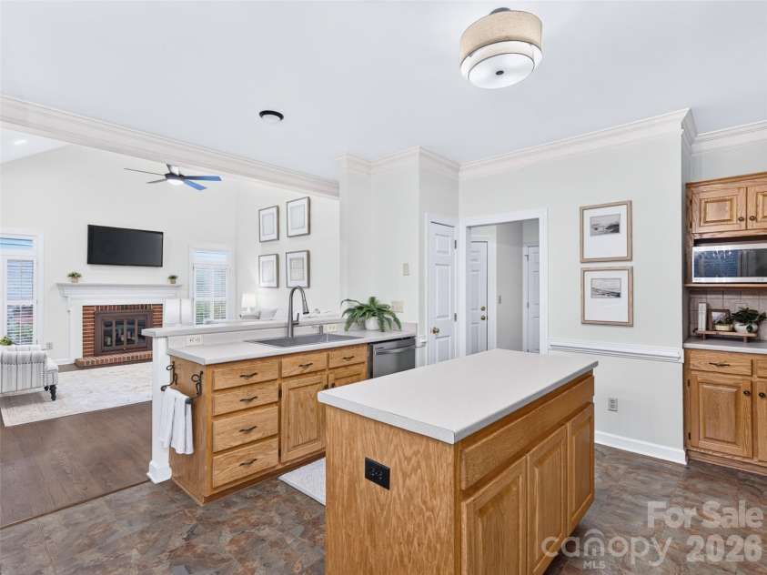 4617 Deer Cross Trail, Charlotte, NC 28269.  MLS# CAR4393732, YatesRealty ID 32682. 