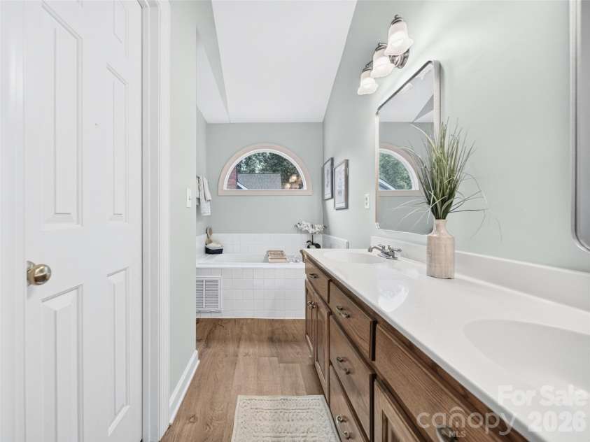 4617 Deer Cross Trail, Charlotte, NC 28269.  MLS# CAR4393732, YatesRealty ID 32682. 