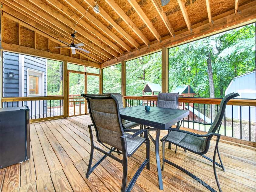 4617 Deer Cross Trail, Charlotte, NC 28269.  MLS# CAR4393732, YatesRealty ID 32682. 