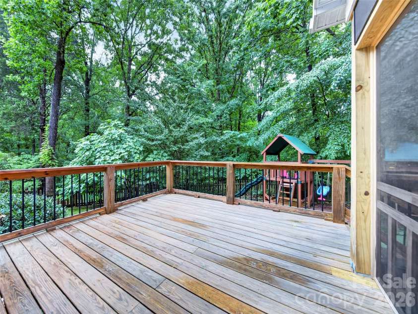 4617 Deer Cross Trail, Charlotte, NC 28269.  MLS# CAR4393732, YatesRealty ID 32682. 