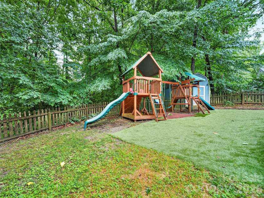 4617 Deer Cross Trail, Charlotte, NC 28269.  MLS# CAR4393732, YatesRealty ID 32682. 