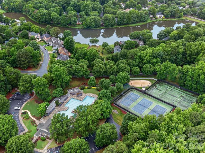 4617 Deer Cross Trail, Charlotte, NC 28269.  MLS# CAR4393732, YatesRealty ID 32682. 