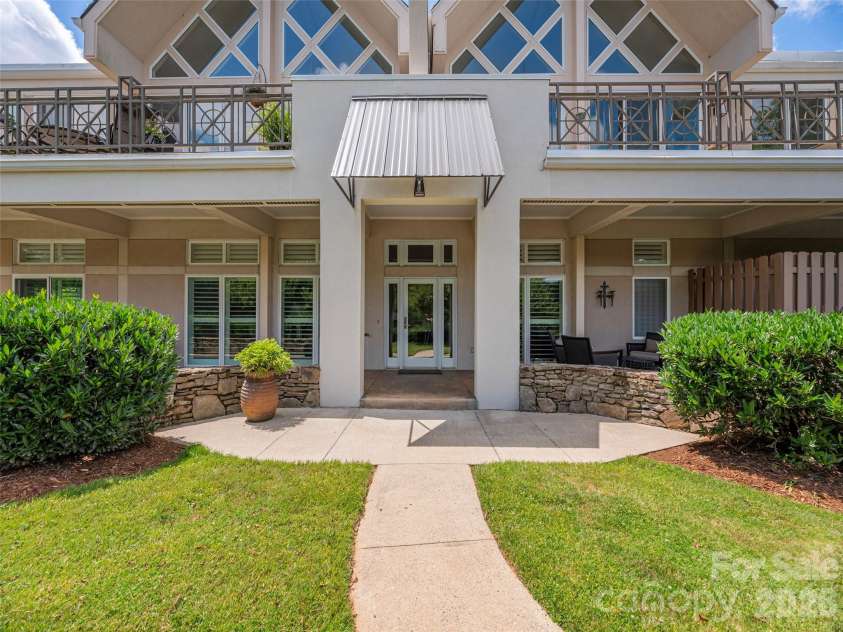 34 Dover Street, Asheville, NC 28804.  MLS# CAR4396590, YatesRealty ID 32684. 