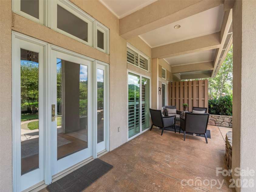 34 Dover Street, Asheville, NC 28804.  MLS# CAR4396590, YatesRealty ID 32684. 