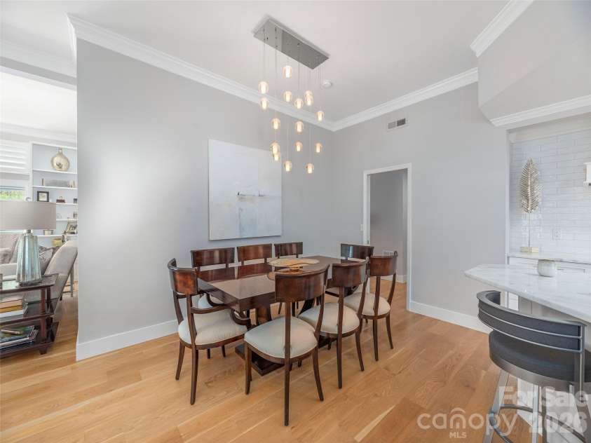 34 Dover Street, Asheville, NC 28804.  MLS# CAR4396590, YatesRealty ID 32684. 