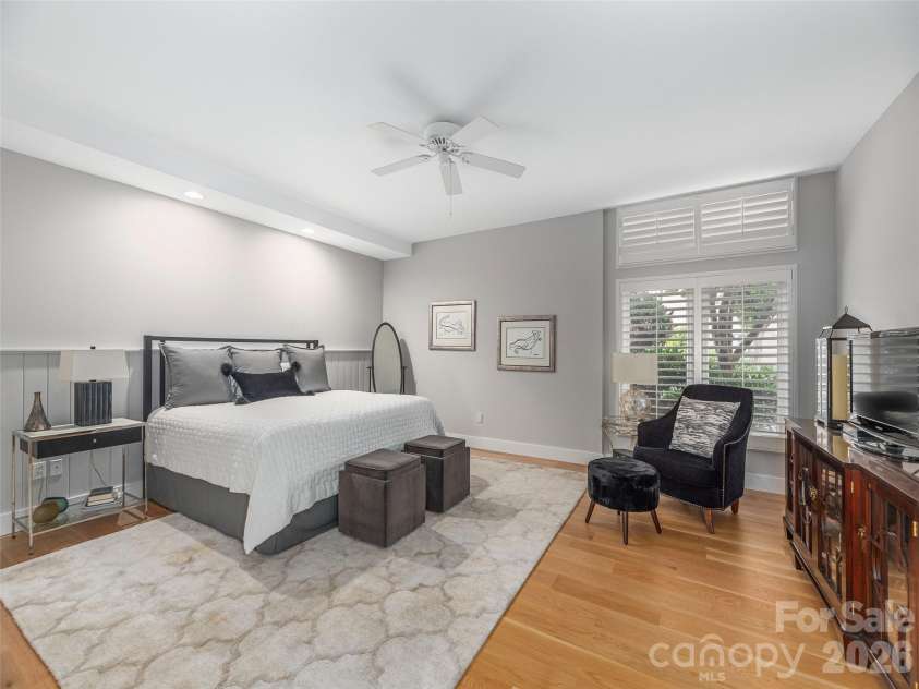 34 Dover Street, Asheville, NC 28804.  MLS# CAR4396590, YatesRealty ID 32684. 