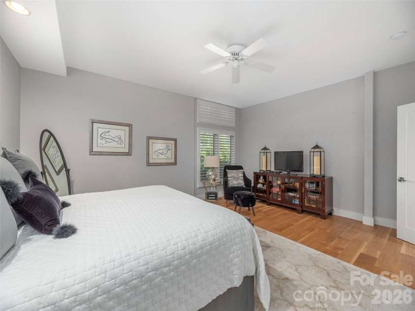 34 Dover Street, Asheville, NC 28804.  MLS# CAR4396590, YatesRealty ID 32684. 