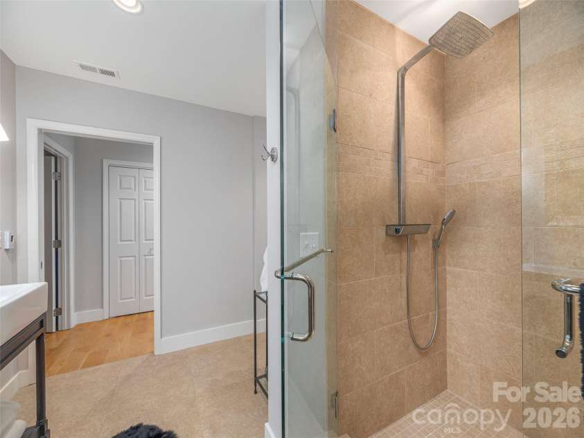 34 Dover Street, Asheville, NC 28804.  MLS# CAR4396590, YatesRealty ID 32684. 