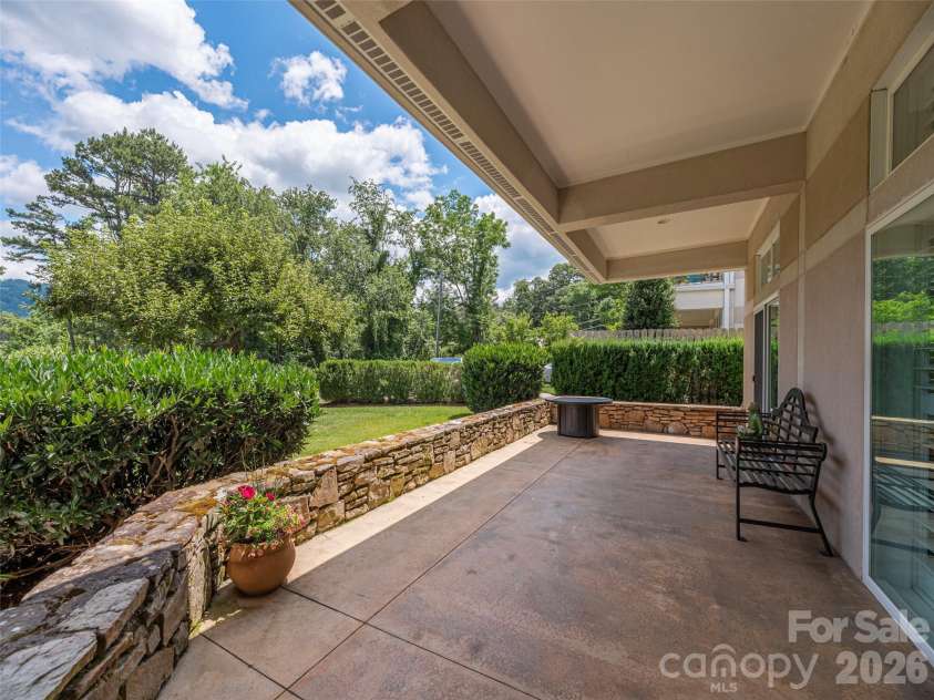 34 Dover Street, Asheville, NC 28804.  MLS# CAR4396590, YatesRealty ID 32684. 
