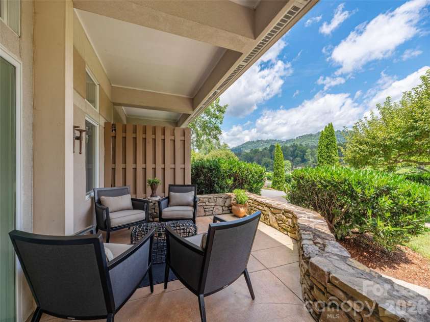 34 Dover Street, Asheville, NC 28804.  MLS# CAR4396590, YatesRealty ID 32684. 