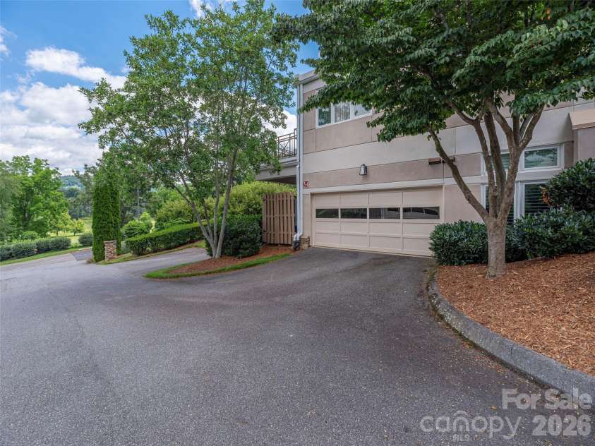 34 Dover Street, Asheville, NC 28804.  MLS# CAR4396590, YatesRealty ID 32684. 