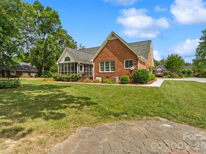 1135 Hunter Trail Court, Rock Hill, SC 29730.  MLS# CAR4395244, YatesRealty ID 32685. 