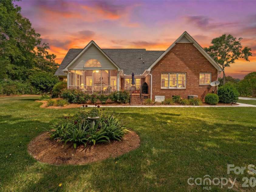 1135 Hunter Trail Court, Rock Hill, SC 29730.  MLS# CAR4395244, YatesRealty ID 32685. 