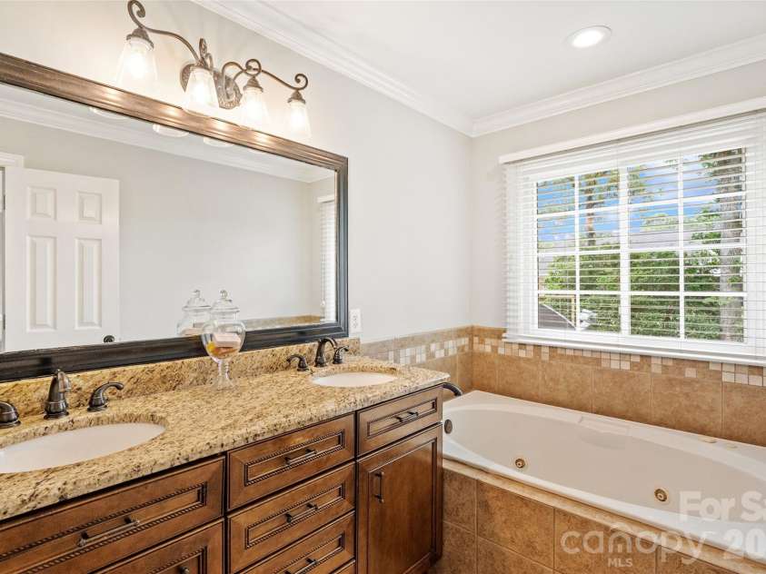 1135 Hunter Trail Court, Rock Hill, SC 29730.  MLS# CAR4395244, YatesRealty ID 32685. Primary Bathroom