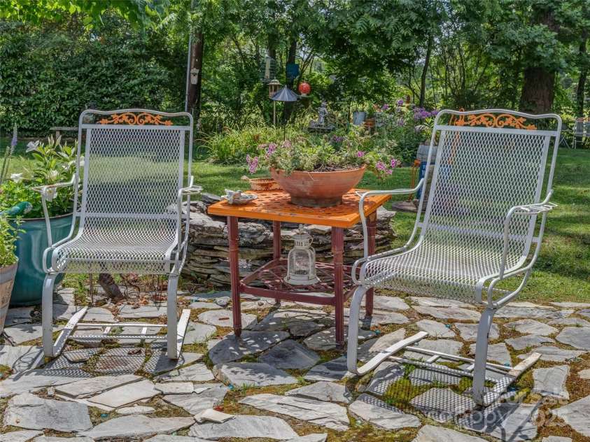 437 Rutledge Drive, Hendersonville, NC 28739.  MLS# CAR4286995, YatesRealty ID 32686. 