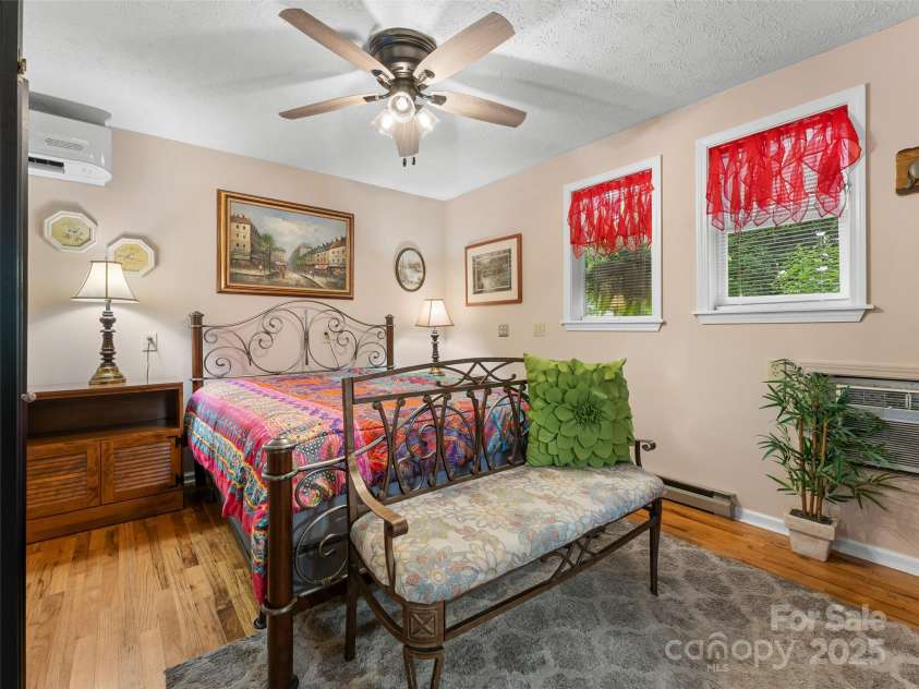 437 Rutledge Drive, Hendersonville, NC 28739.  MLS# CAR4286995, YatesRealty ID 32686. Cottage bedroom.