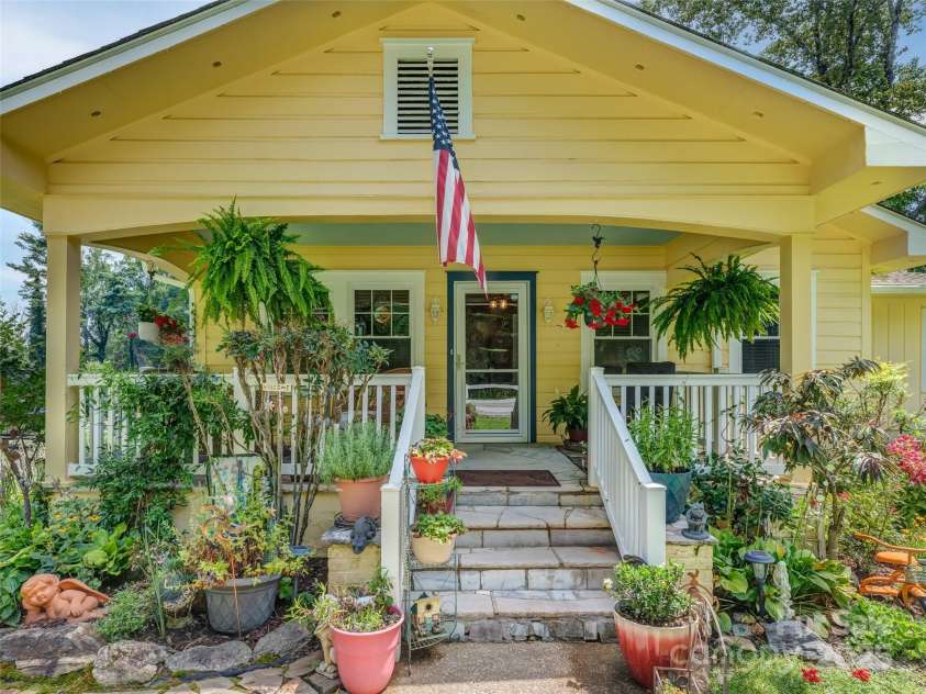 437 Rutledge Drive, Hendersonville, NC 28739.  MLS# CAR4286995, YatesRealty ID 32686. Front steps leading to a great home!