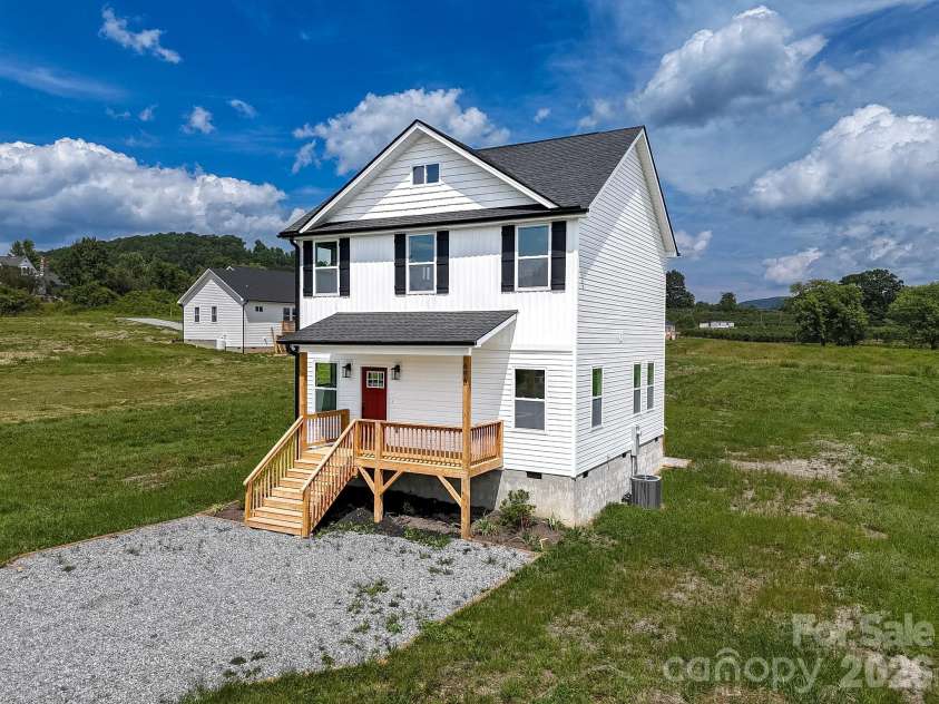 696 Beehive Road, Hendersonville, NC 28792.  MLS# CAR4341619, YatesRealty ID 32686. 