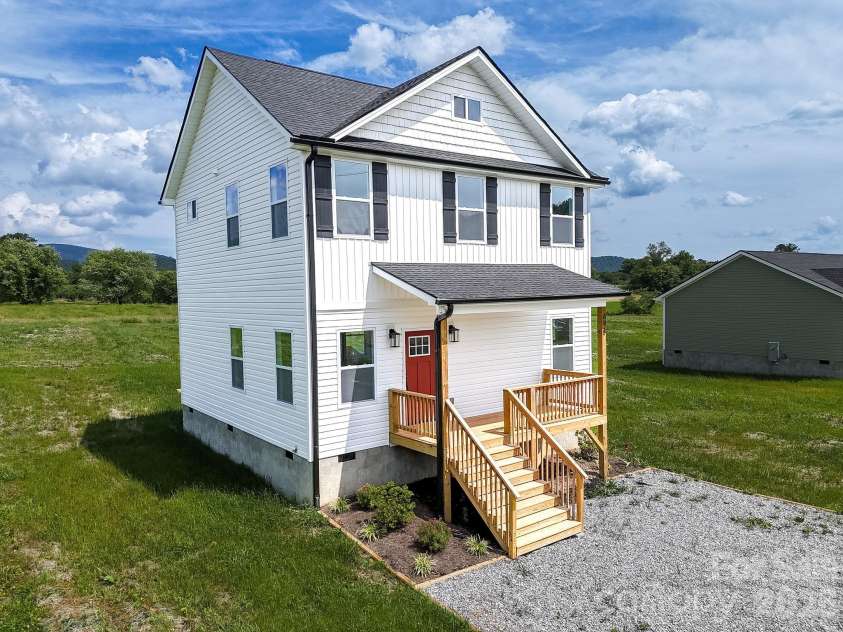 696 Beehive Road, Hendersonville, NC 28792.  MLS# CAR4341619, YatesRealty ID 32686. 