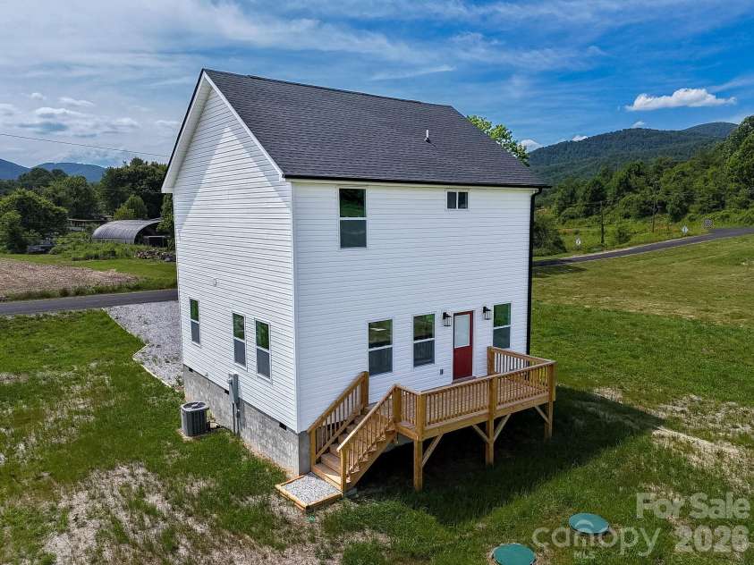696 Beehive Road, Hendersonville, NC 28792.  MLS# CAR4341619, YatesRealty ID 32686. 