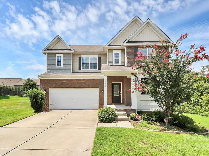 7704 Kelburn Lane, Charlotte, NC 28273.  MLS# CAR4292932, YatesRealty ID 32687. 