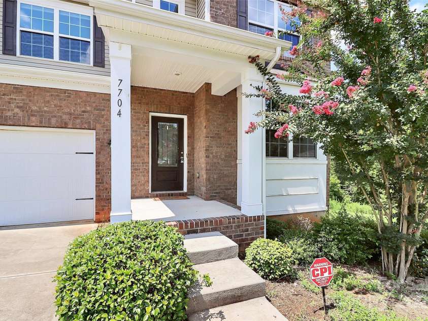 7704 Kelburn Lane, Charlotte, NC 28273.  MLS# CAR4292932, YatesRealty ID 32687. 
