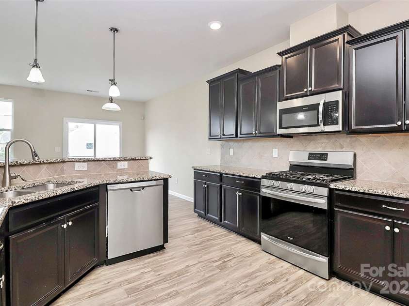 7704 Kelburn Lane, Charlotte, NC 28273.  MLS# CAR4292932, YatesRealty ID 32687. 