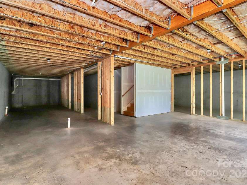 7704 Kelburn Lane, Charlotte, NC 28273.  MLS# CAR4292932, YatesRealty ID 32687. 