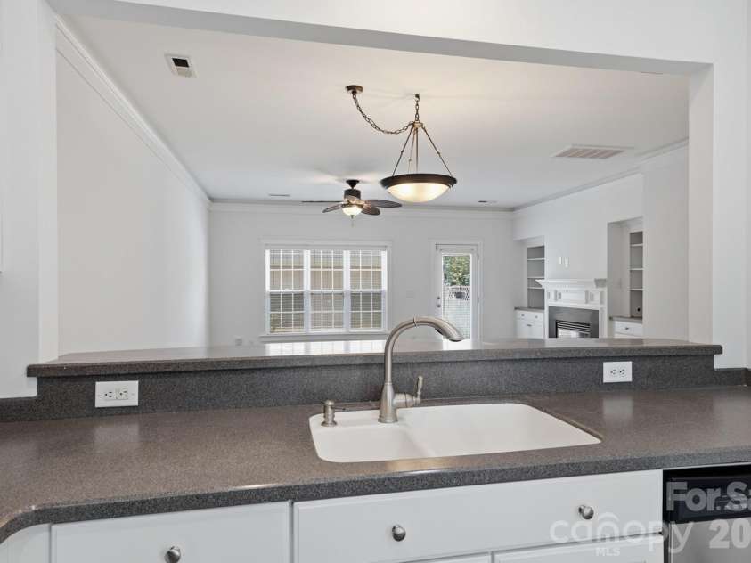 814 Cattaloochee Lane, Huntersville, NC 28078.  MLS# CAR4389899, YatesRealty ID 32688. 