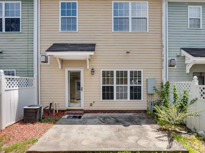 814 Cattaloochee Lane, Huntersville, NC 28078.  MLS# CAR4389899, YatesRealty ID 32688. 