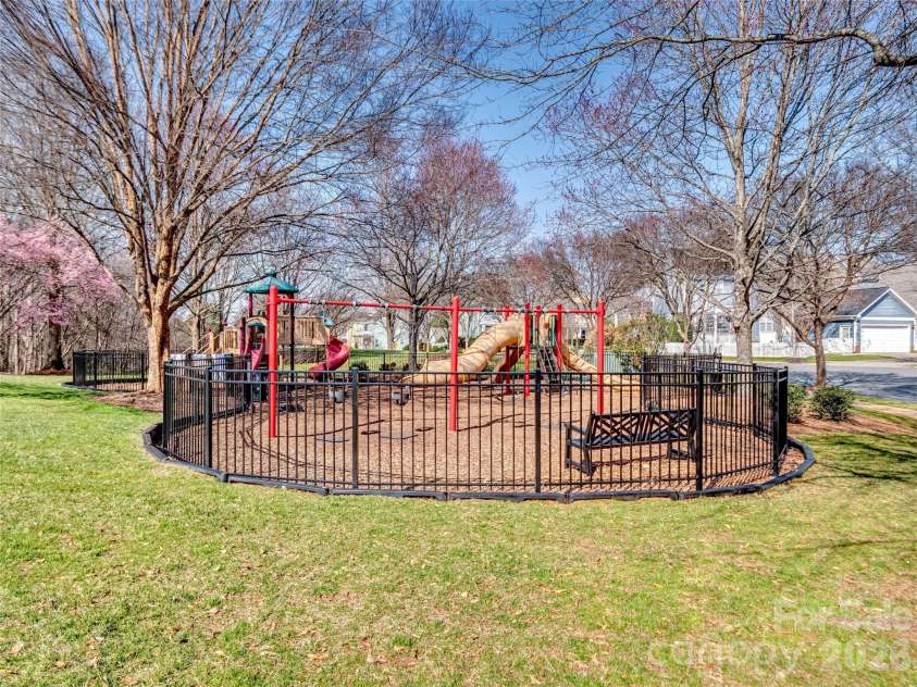 814 Cattaloochee Lane, Huntersville, NC 28078.  MLS# CAR4389899, YatesRealty ID 32688. 