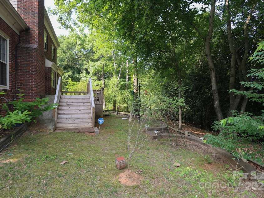 9900 Colvard Circle, Charlotte, NC 28269.  MLS# CAR4264352, YatesRealty ID 32688. Backyard