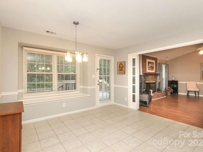 9900 Colvard Circle, Charlotte, NC 28269.  MLS# CAR4264352, YatesRealty ID 32688. Breakfast Room