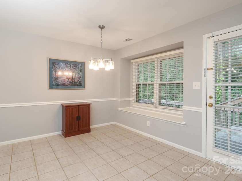 9900 Colvard Circle, Charlotte, NC 28269.  MLS# CAR4264352, YatesRealty ID 32688. Breakfast Room