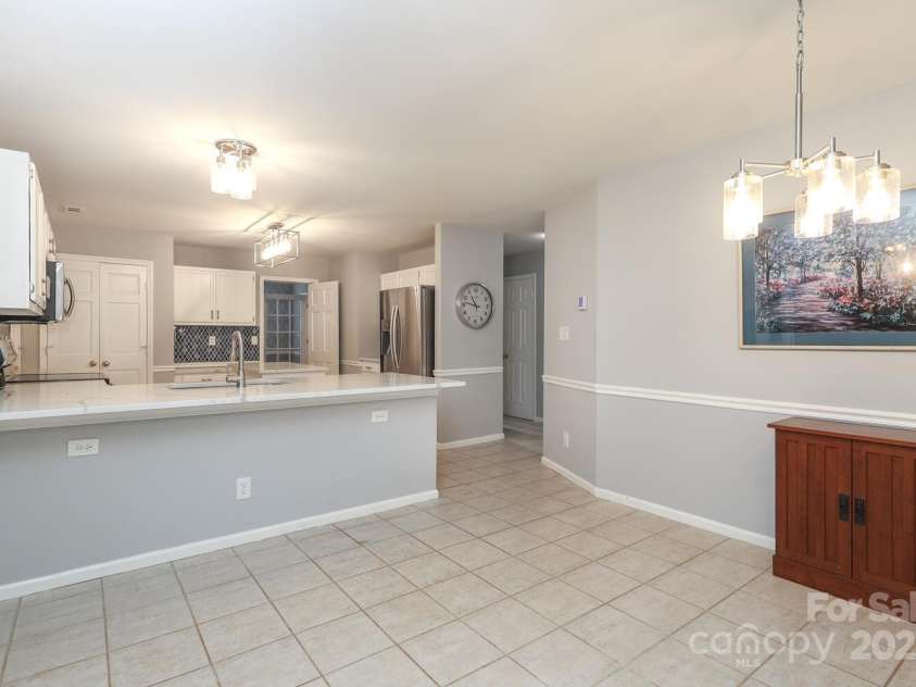 9900 Colvard Circle, Charlotte, NC 28269.  MLS# CAR4264352, YatesRealty ID 32688. Breakfast Room