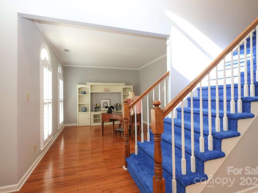 9900 Colvard Circle, Charlotte, NC 28269.  MLS# CAR4264352, YatesRealty ID 32688. Foyer