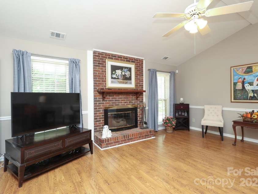9900 Colvard Circle, Charlotte, NC 28269.  MLS# CAR4264352, YatesRealty ID 32688. Great Room