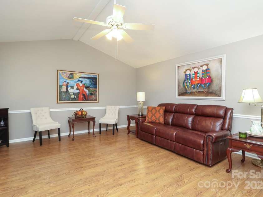 9900 Colvard Circle, Charlotte, NC 28269.  MLS# CAR4264352, YatesRealty ID 32688. Great Room