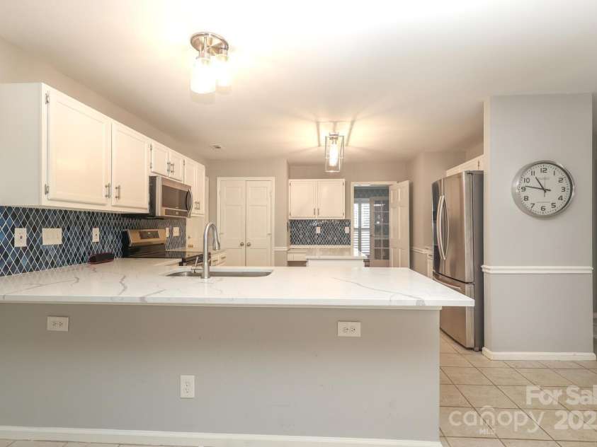 9900 Colvard Circle, Charlotte, NC 28269.  MLS# CAR4264352, YatesRealty ID 32688. Kitchen
